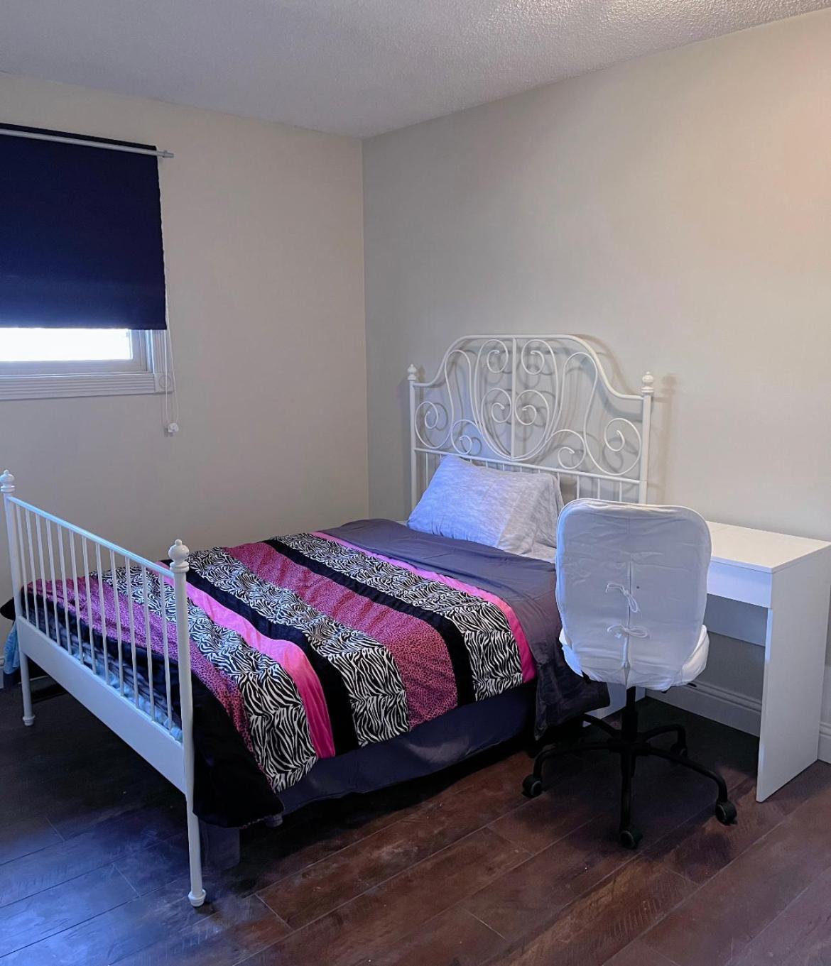 Calgary-Banff House Close Lrt&Dt&Free Parking Apartment Exterior photo