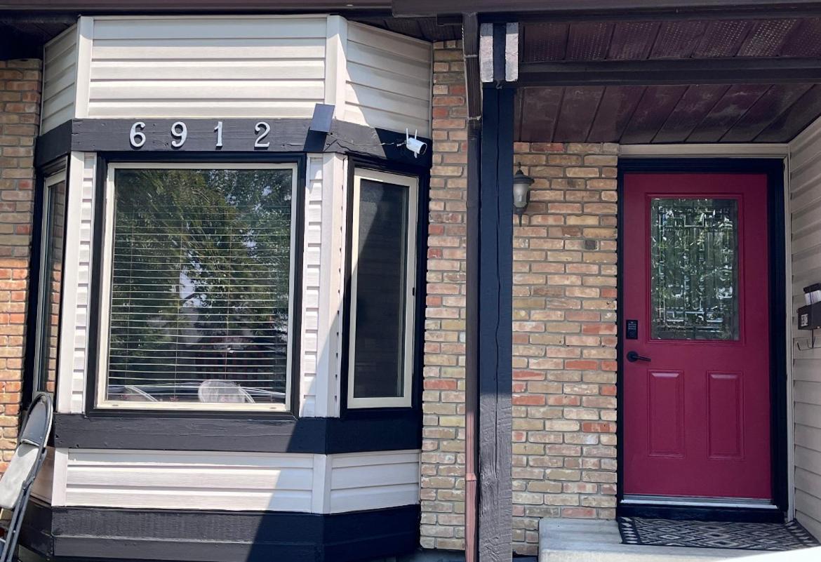 Calgary-Banff House Close Lrt&Dt&Free Parking Apartment Exterior photo