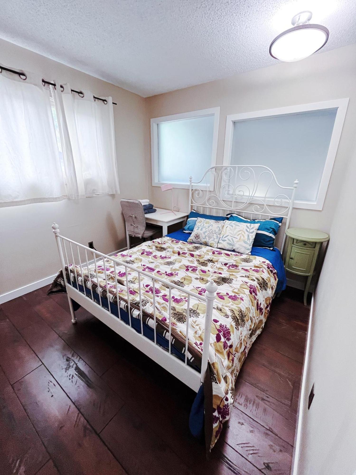 Calgary-Banff House Close Lrt&Dt&Free Parking Apartment Exterior photo